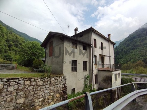 casa indipendente in vendita ad Arsiero in zona Castana