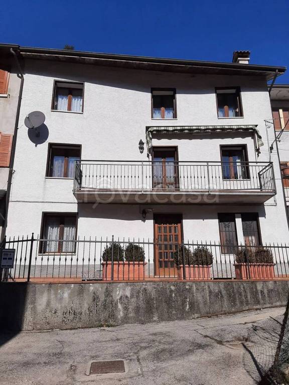 casa indipendente in vendita ad Arsiero in zona Castana