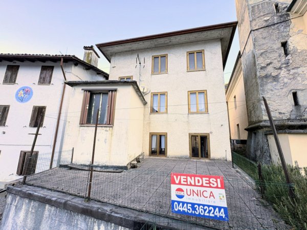 casa indipendente in vendita ad Arsiero in zona Castana