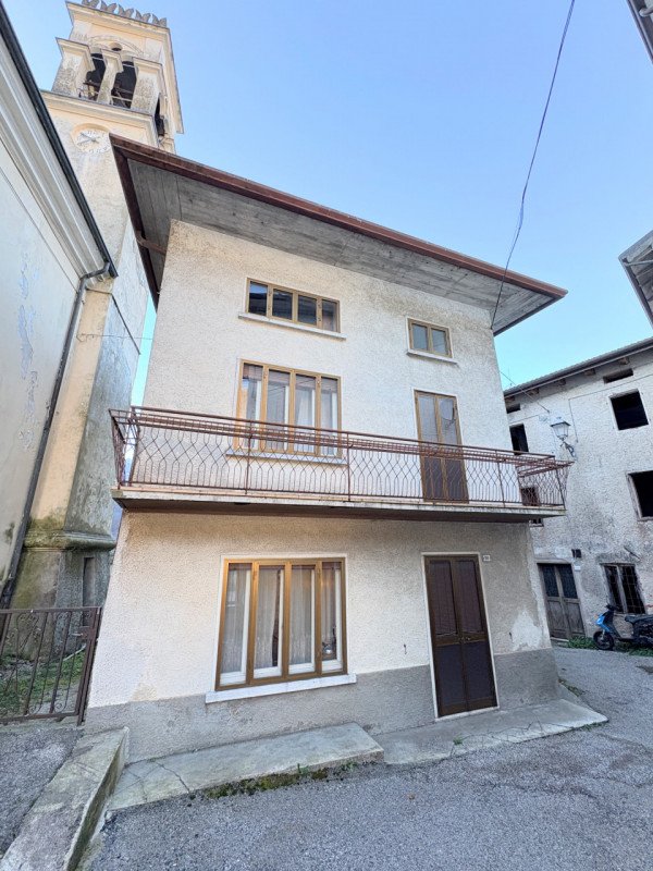 casa indipendente in vendita ad Arsiero in zona Castana