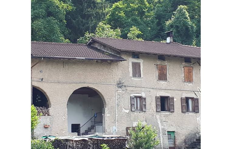 casa indipendente in vendita ad Arsiero in zona Castana