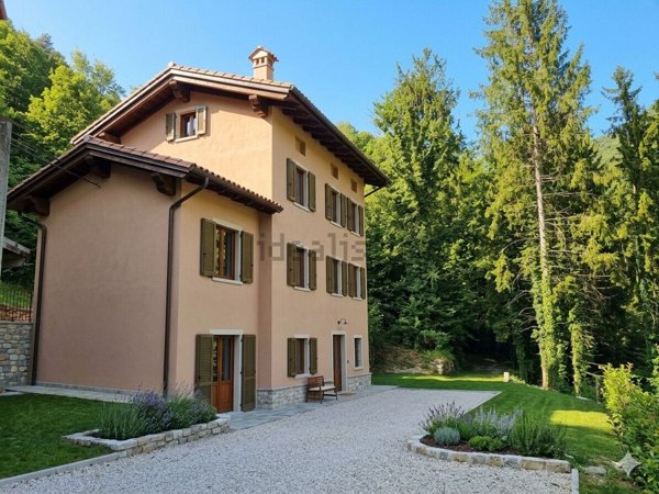 casa indipendente in vendita ad Arsiero in zona Castana