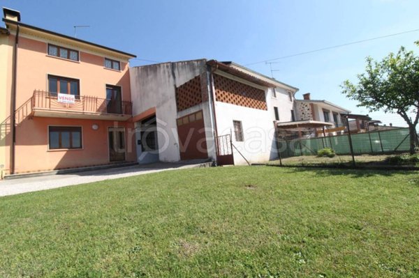 casa indipendente in vendita ad Arzignano in zona Pugnello