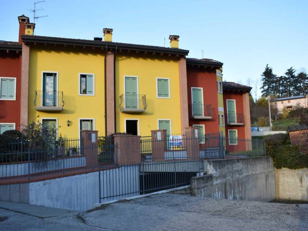 casa indipendente in vendita ad Arzignano in zona Castello