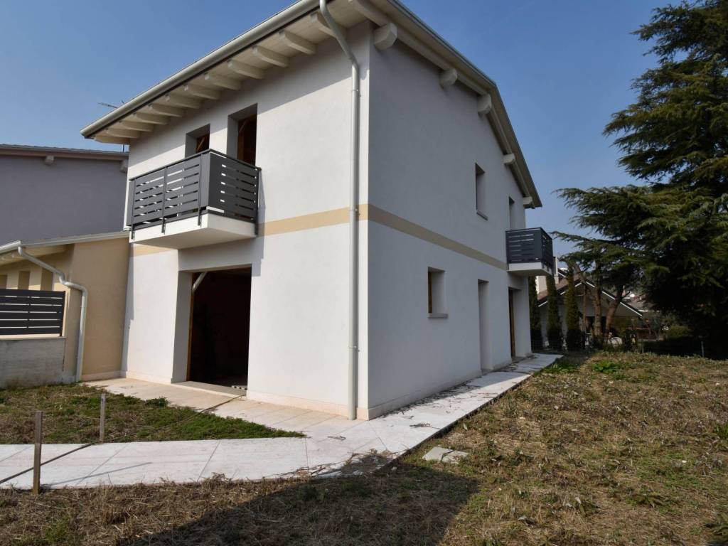 casa indipendente in vendita ad Arzignano in zona Costo