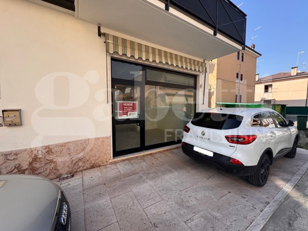 negozio in vendita ad Arzignano