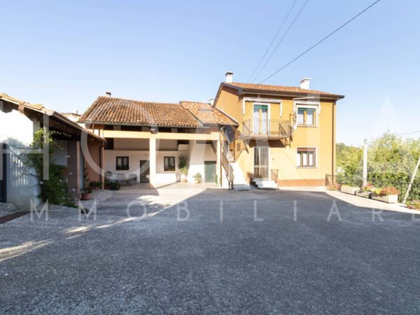casa indipendente in vendita ad Arzignano in zona Pugnello