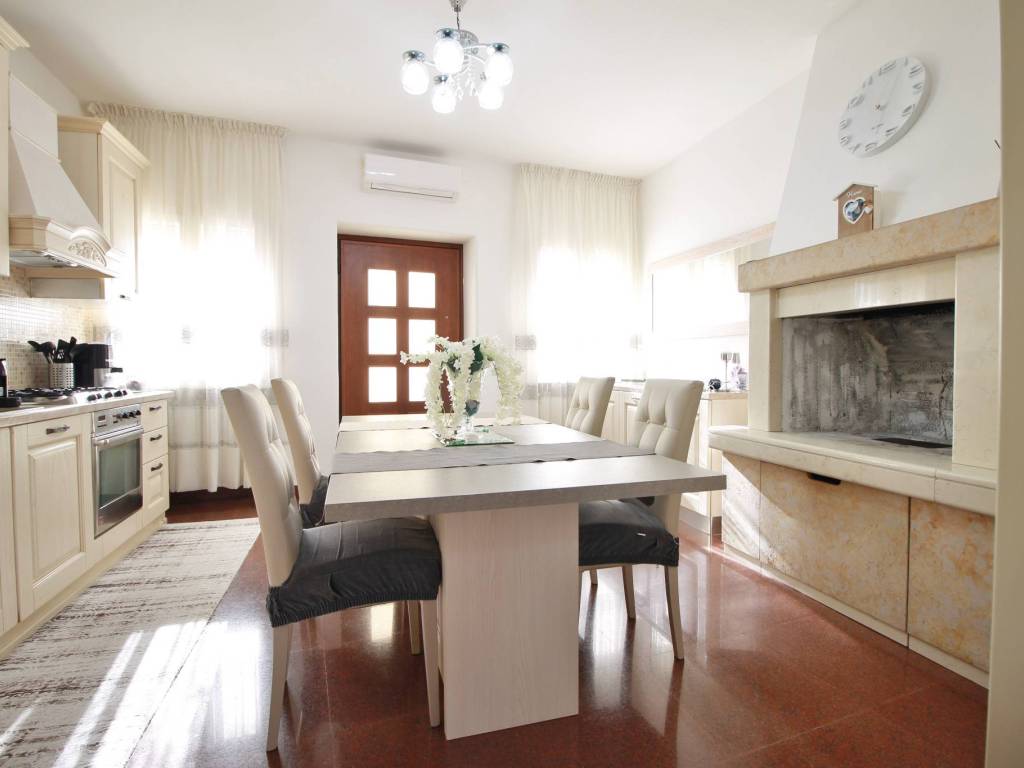 casa indipendente in vendita ad Arzignano in zona Costo