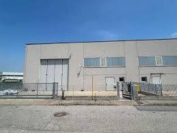 locale commerciale in vendita ad Arzignano in zona Tezze