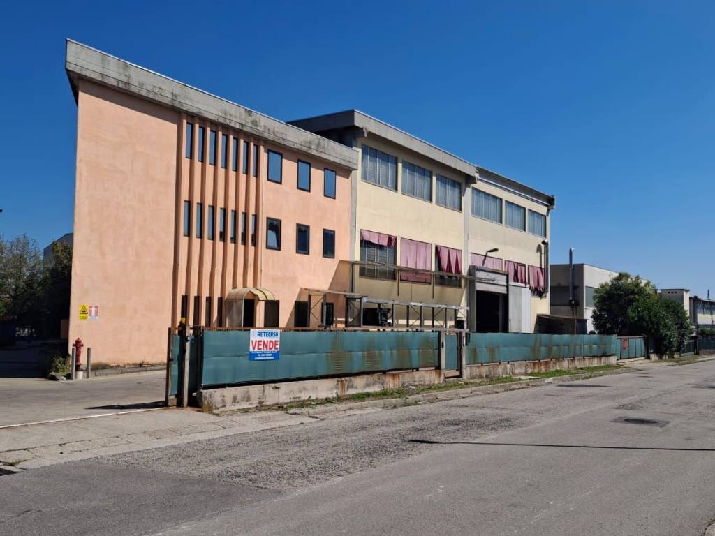 locale commerciale in vendita ad Arzignano