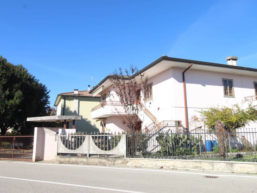 appartamento in vendita ad Arzignano in zona Tezze