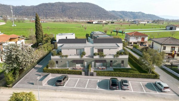 casa indipendente in vendita ad Arzignano in zona Tezze