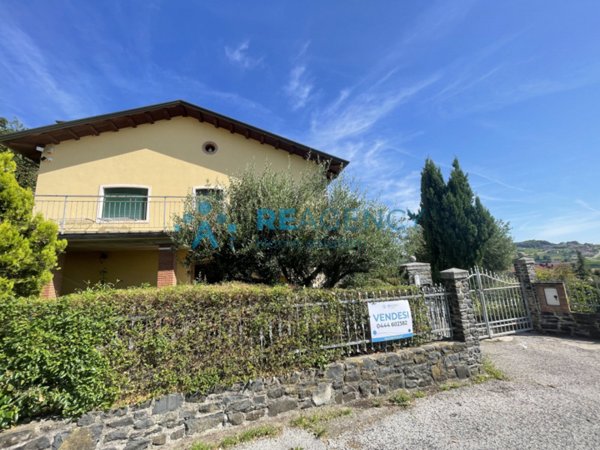 casa indipendente in vendita ad Arzignano in zona Pugnello