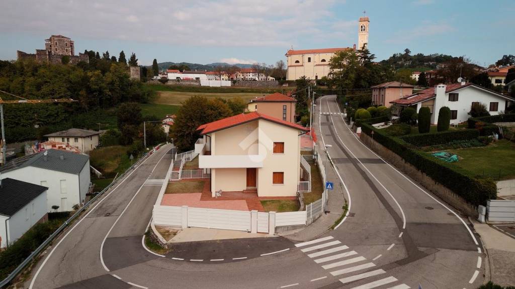 casa indipendente in vendita ad Arzignano in zona Castello