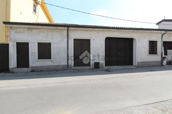 locale di sgombero in vendita ad Arzignano in zona Costo