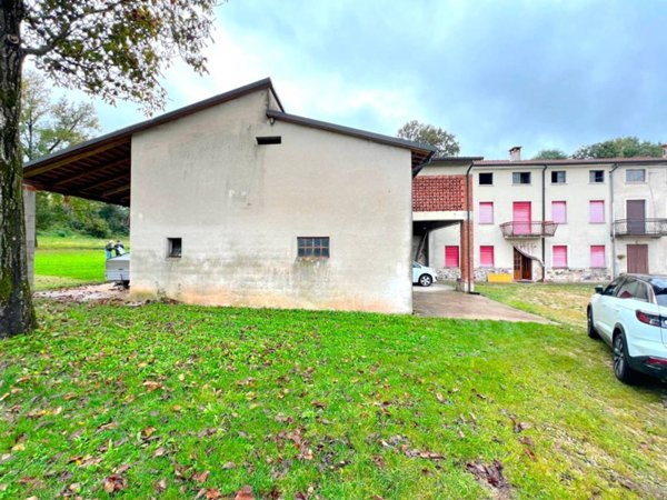 casa indipendente in vendita ad Arzignano in zona Restena