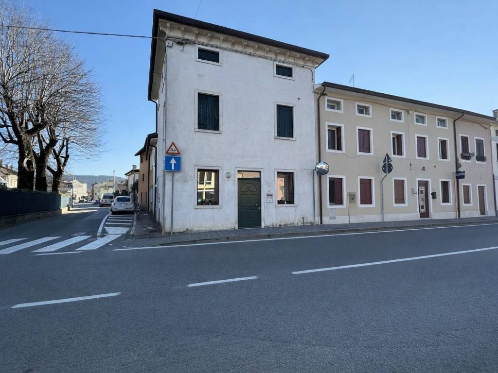 appartamento in vendita ad Arzignano in zona Tezze