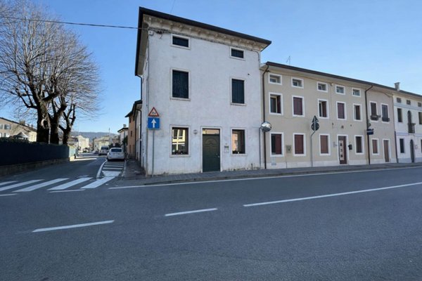 appartamento in vendita ad Arzignano in zona Tezze