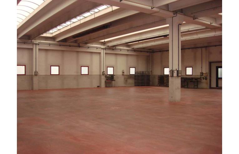 locale commerciale in vendita ad Arzignano