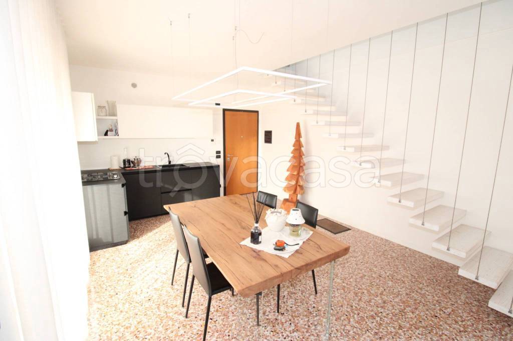 appartamento in vendita ad Arzignano in zona Tezze