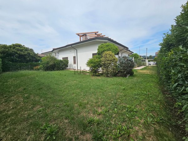 casa indipendente in vendita ad Arzignano in zona Costo