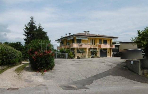 casa indipendente in vendita ad Arzignano in zona Costo