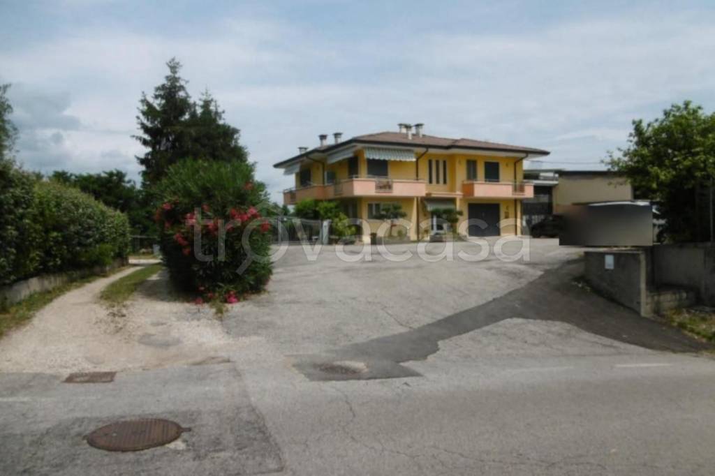 appartamento in vendita ad Arzignano in zona Costo