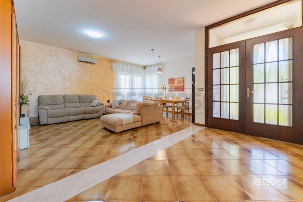 casa indipendente in vendita ad Arzignano in zona Restena