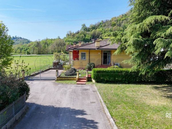 casa indipendente in vendita ad Arzignano in zona Restena