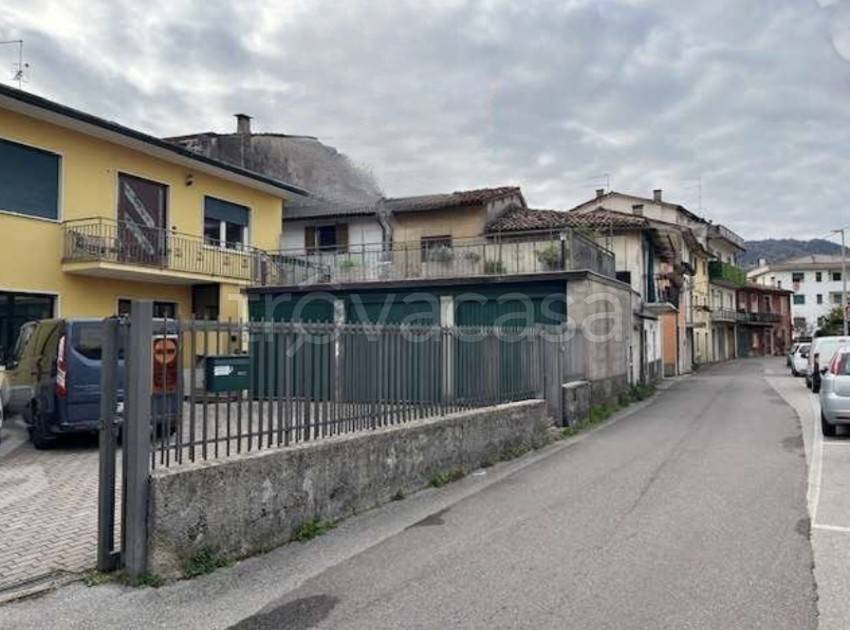 appartamento in vendita ad Arzignano in zona Costo