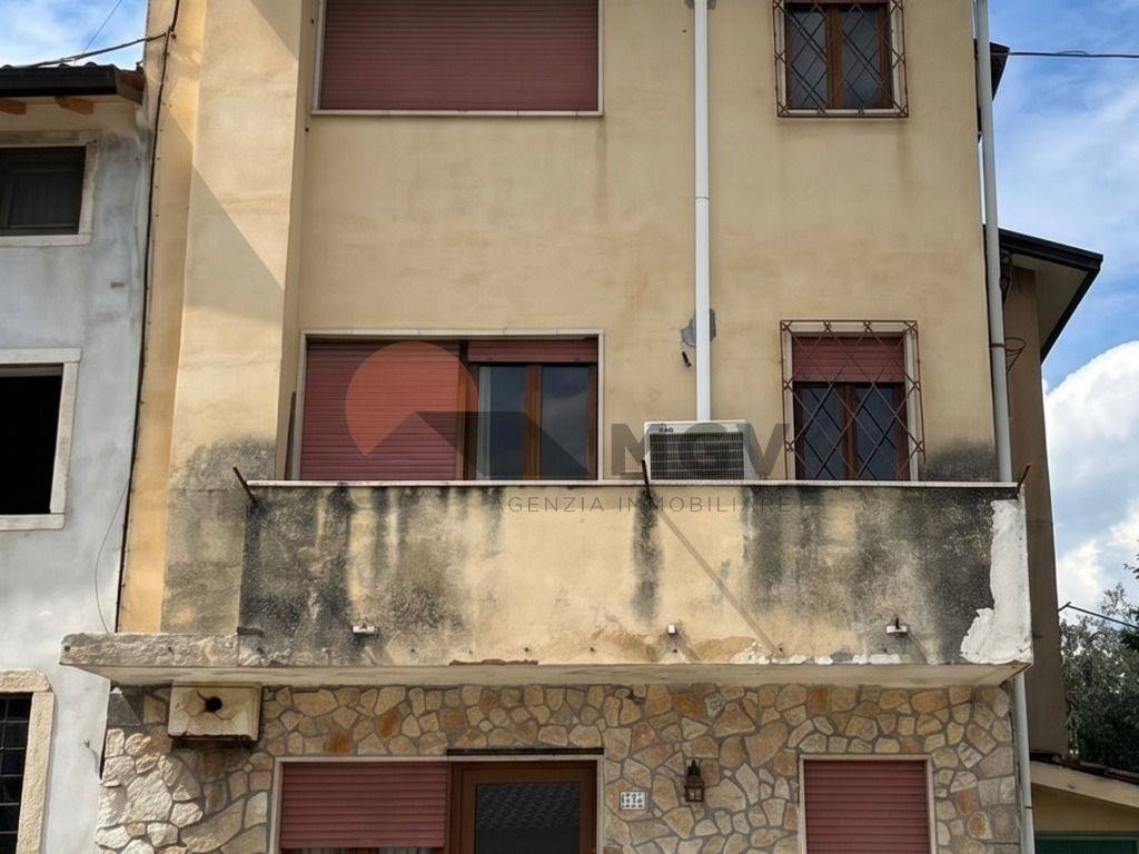 casa indipendente in vendita ad Arzignano in zona San Bortolo