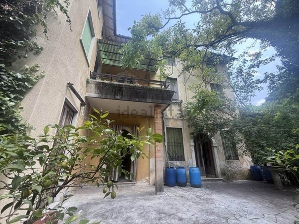 casa indipendente in vendita ad Arzignano in zona Pugnello
