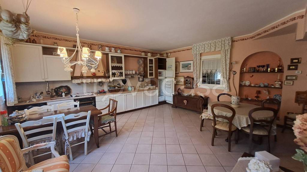 casa indipendente in vendita ad Arzignano in zona Pugnello