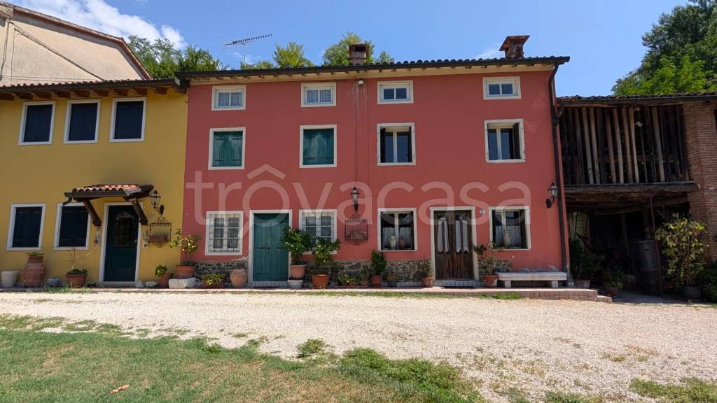 casa indipendente in vendita ad Arzignano in zona Pugnello