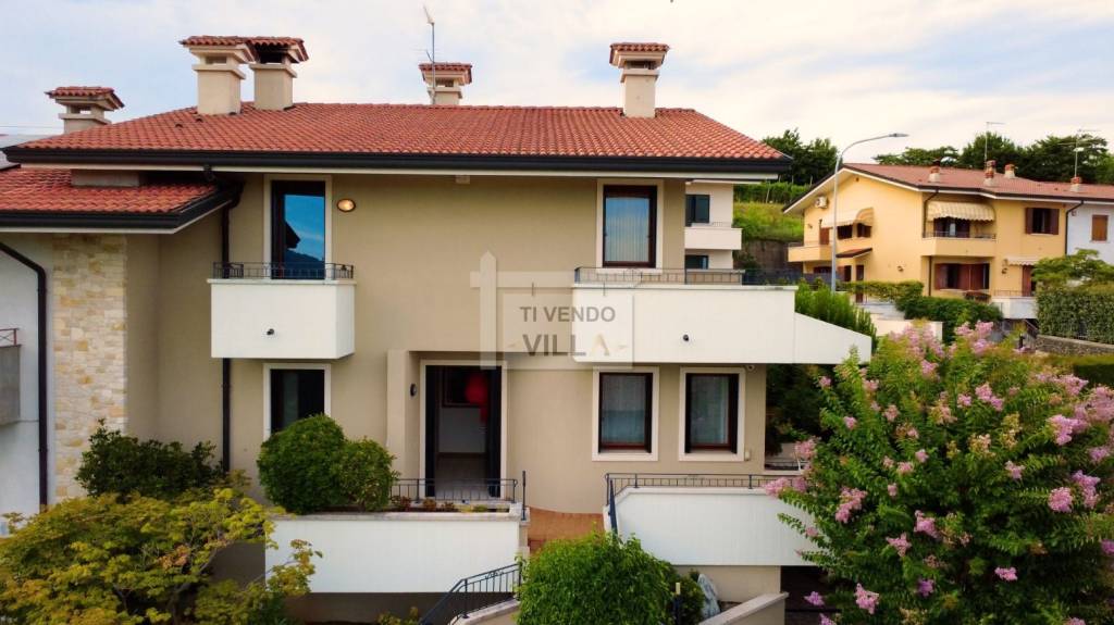 casa indipendente in vendita ad Arzignano in zona Castello