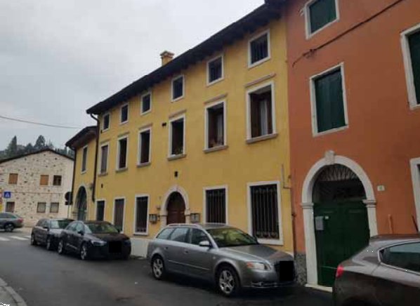 ufficio in vendita ad Arzignano in zona Castello