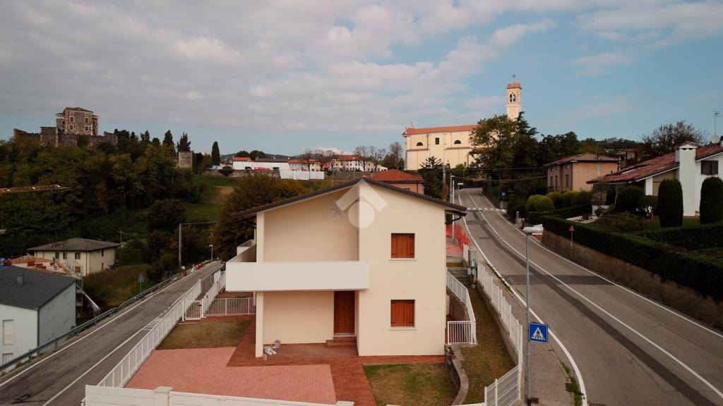 casa indipendente in vendita ad Arzignano in zona Castello