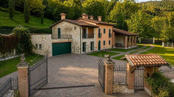 casa indipendente in vendita ad Arzignano in zona Castello