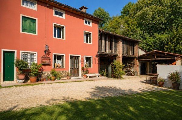 casa indipendente in vendita ad Arzignano in zona Pugnello