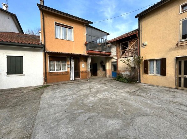 casa indipendente in vendita ad Arzignano in zona Tezze