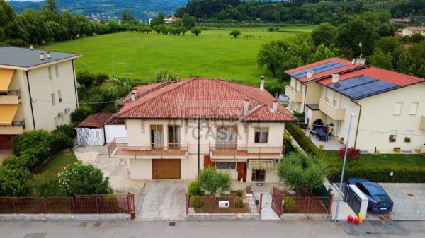 casa indipendente in vendita ad Arzignano in zona Costo