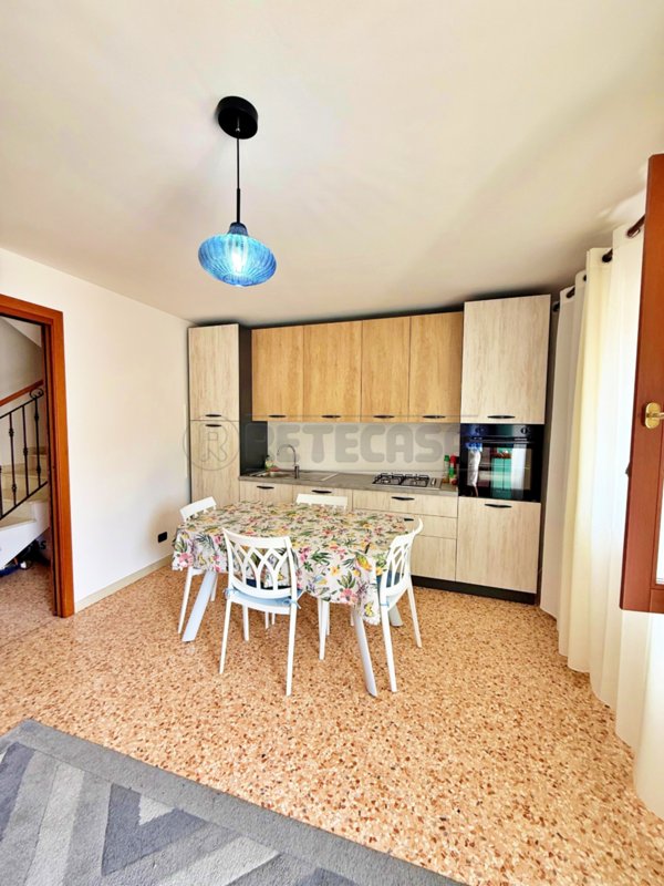 casa indipendente in vendita ad Arzignano in zona Tezze