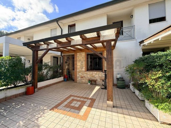 casa indipendente in vendita ad Arzignano in zona San Bortolo