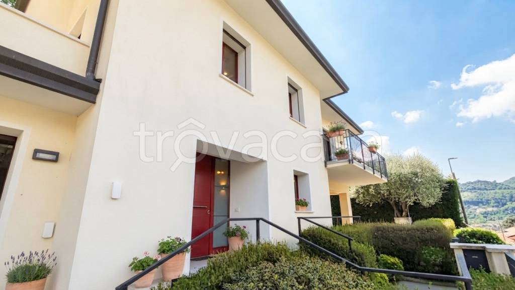 casa indipendente in vendita ad Arzignano in zona Castello