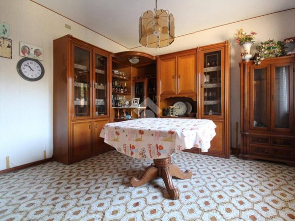 casa indipendente in vendita ad Arzignano in zona Restena