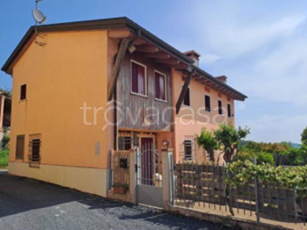 casa indipendente in vendita ad Arzignano in zona Pugnello
