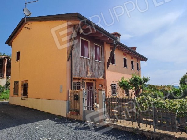 appartamento in vendita ad Arzignano in zona Pugnello