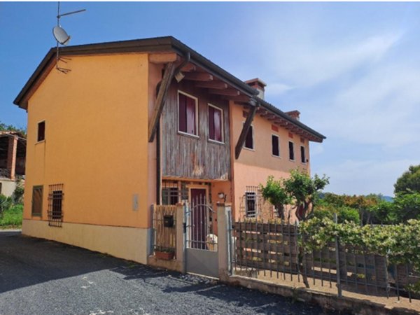 casa indipendente in vendita ad Arzignano in zona Castello