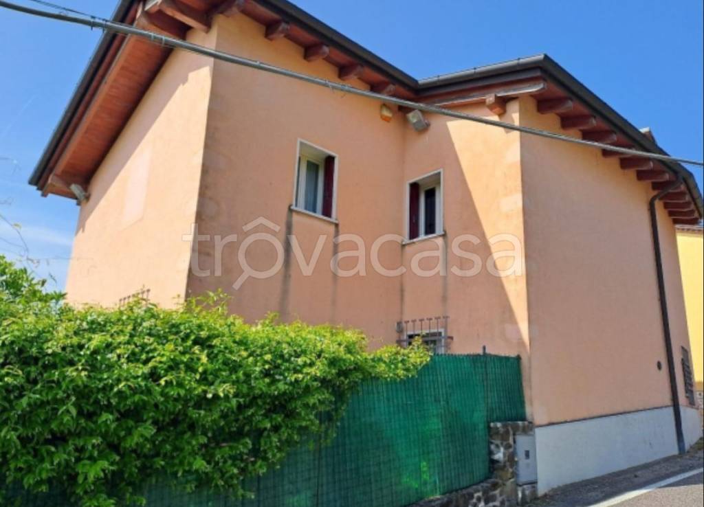 casa indipendente in vendita ad Arzignano in zona Pugnello