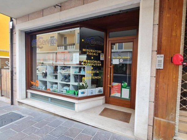 negozio in vendita ad Asiago